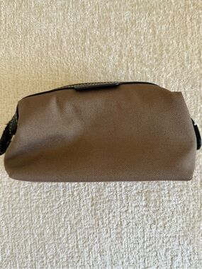 R.M. Williams & QANTAS Limited Edition Khaki Amenity Toiletry Bag - NEW